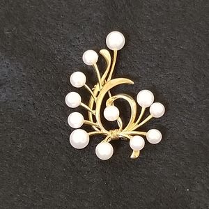 14k Mikimoto Pearl Brooch
